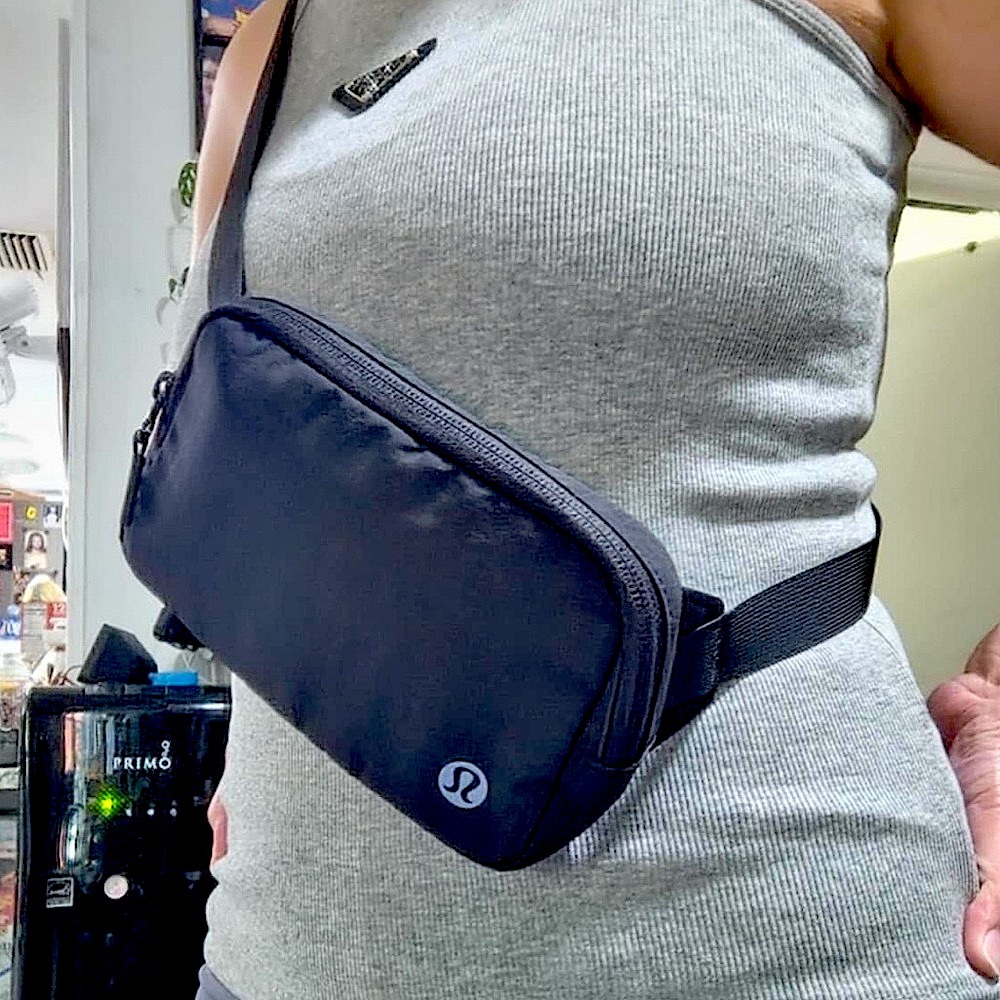 lululemon athletica Black Belt Bag Mini UNISEX - Picture 2 of 6